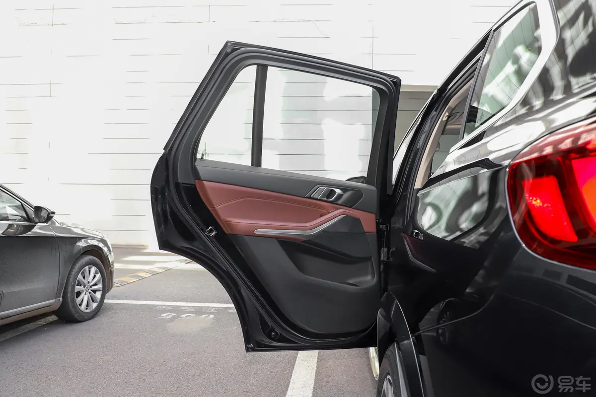 宝马X5(进口)xDrive30i M运动套装驾驶员侧后车门