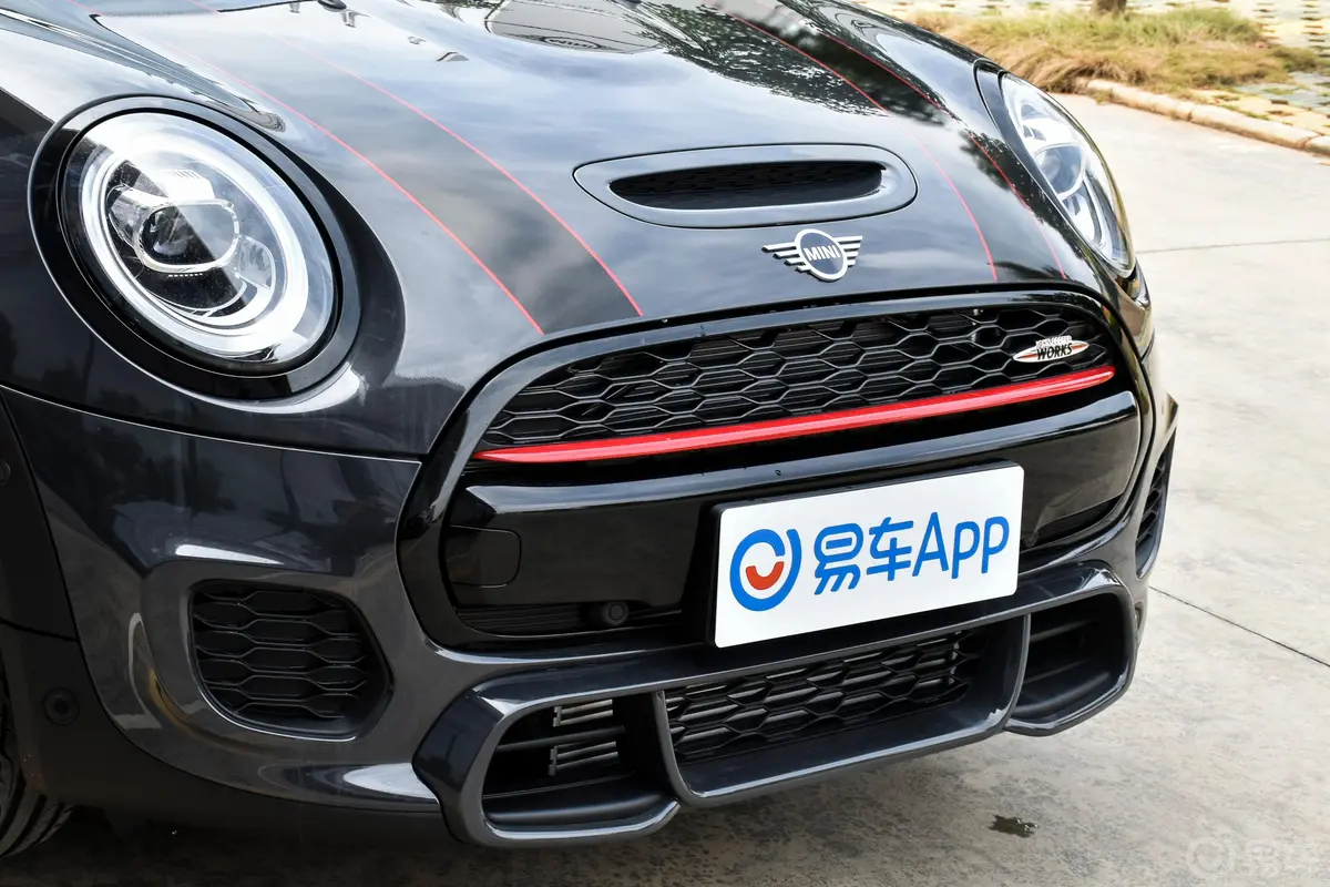 MINI JCW2.0T JOHN COOPER WORKS ALL-IN前格栅侧俯拍