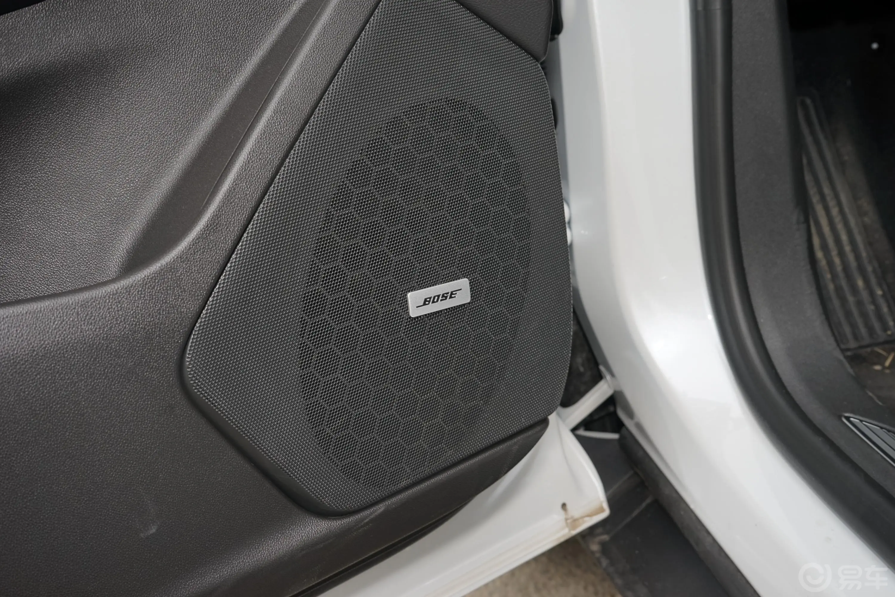 凯迪拉克XT528T 四驱 豪华型音响和品牌