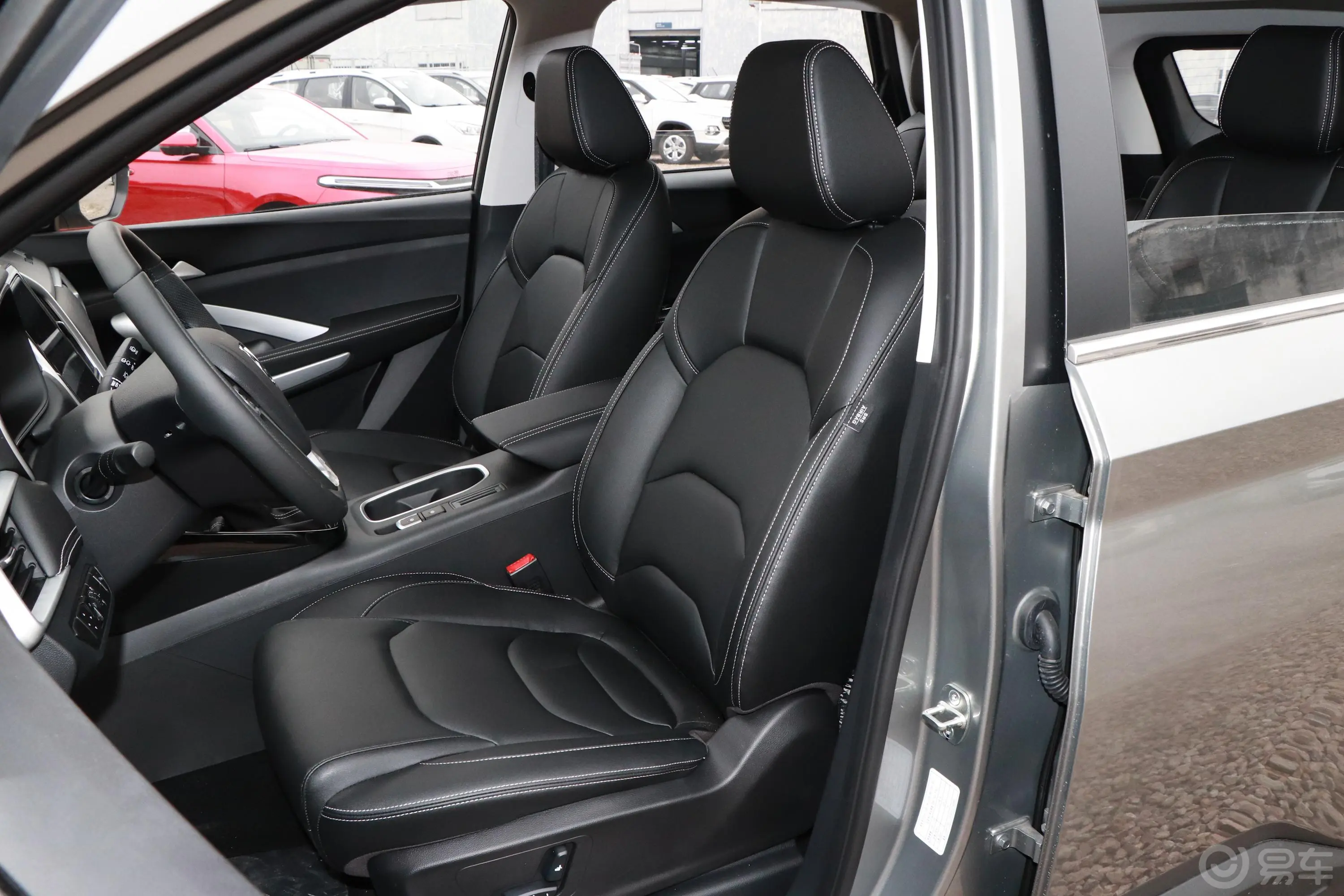 宝骏530全球车周年纪念版 1.5T CVT 尊贵互联型 6座驾驶员座椅