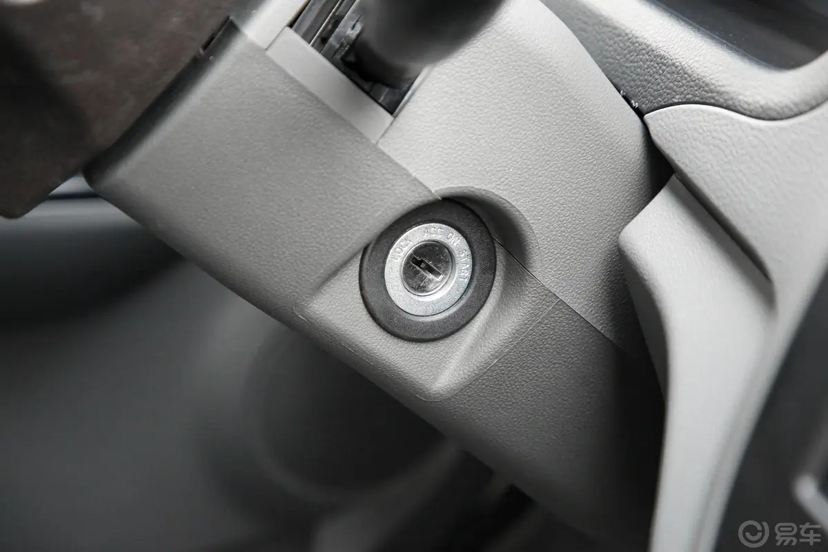祥菱VV2国六 汽油1.6L 手动挡 单排厢式后双轮微卡 舒适型钥匙孔或一键启动按键