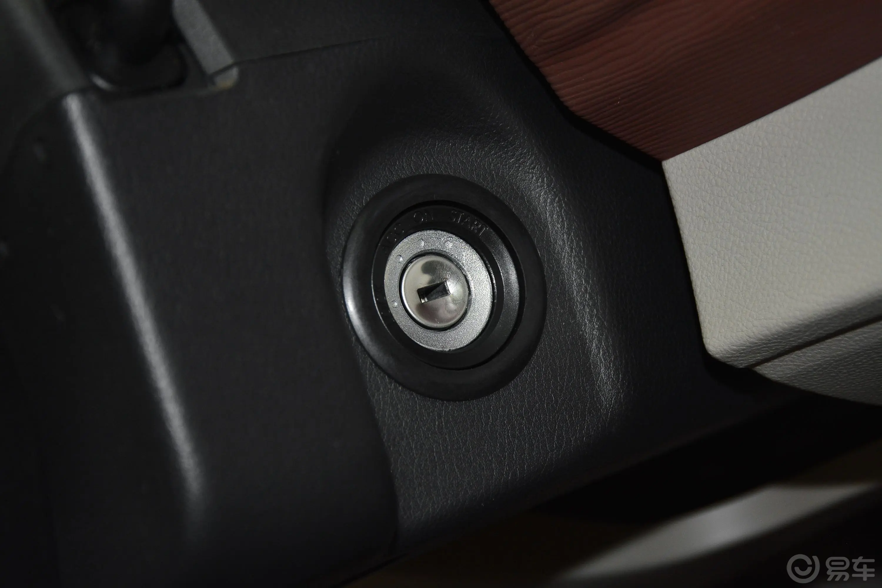 菱智M5 EV豪华型 7座钥匙孔或一键启动按键