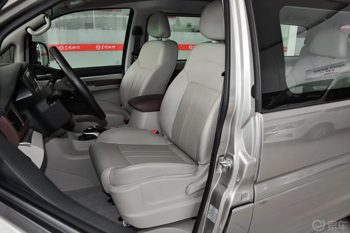 菱智M5 EV豪华型 7座驾驶员座椅