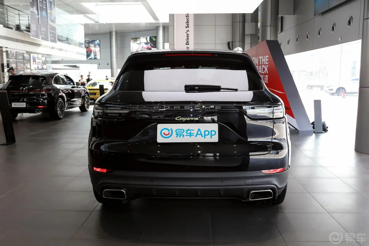 Cayenne E-HybridCayenne E-Hybrid 2.0T正后水平