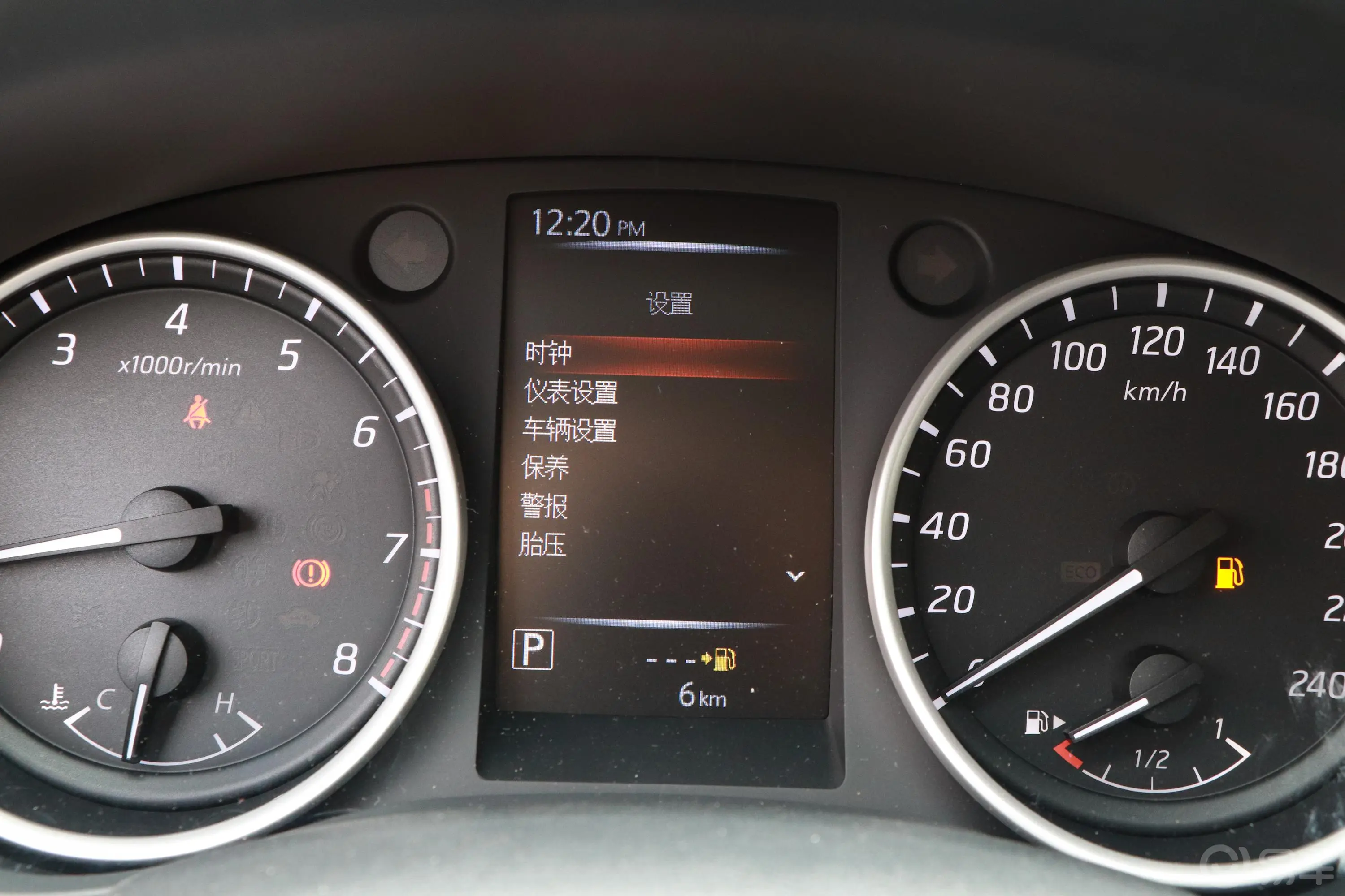 蓝鸟1.6L CVT 智联智酷版主驾驶位