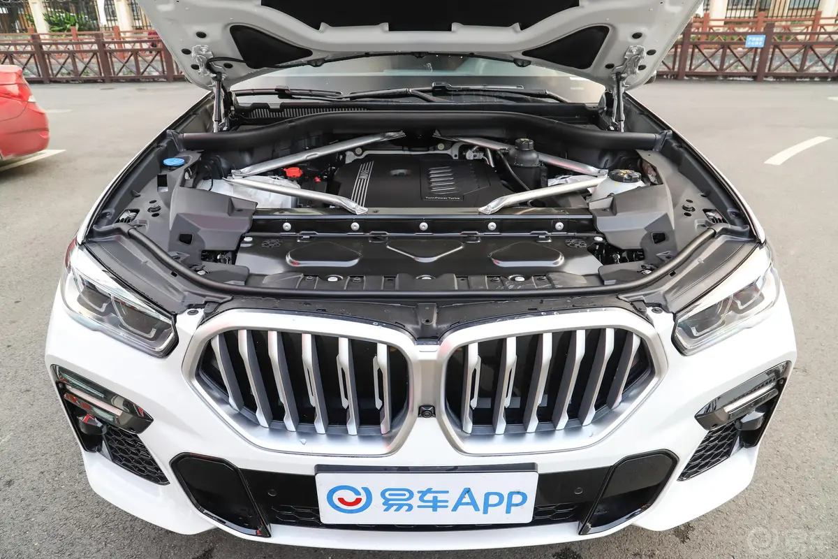 宝马X6xDrive40i M运动套装发动机舱整体