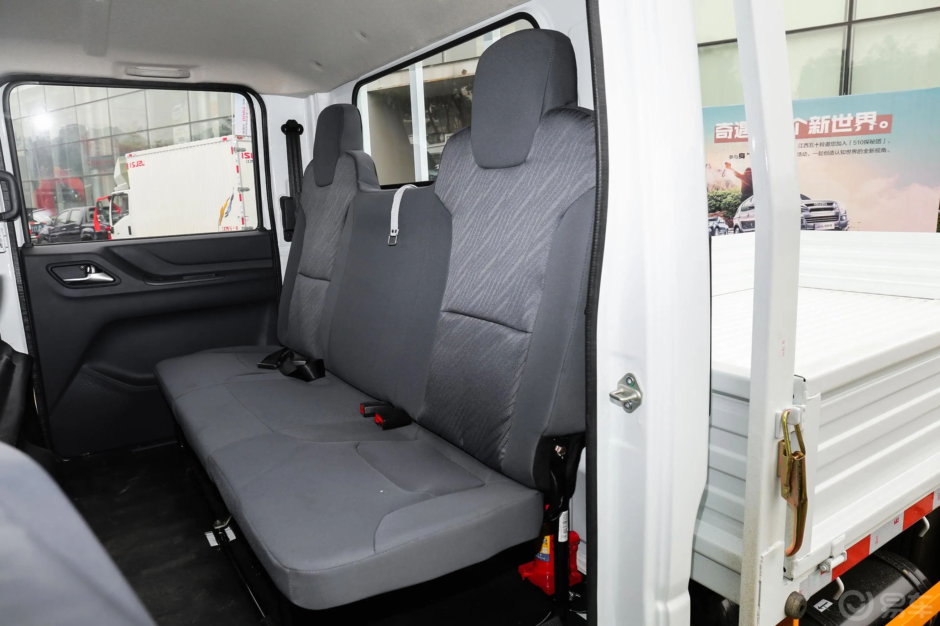 翼放ECEC5 栏板 2.8T 双排气刹 标准版 国VI后排座椅