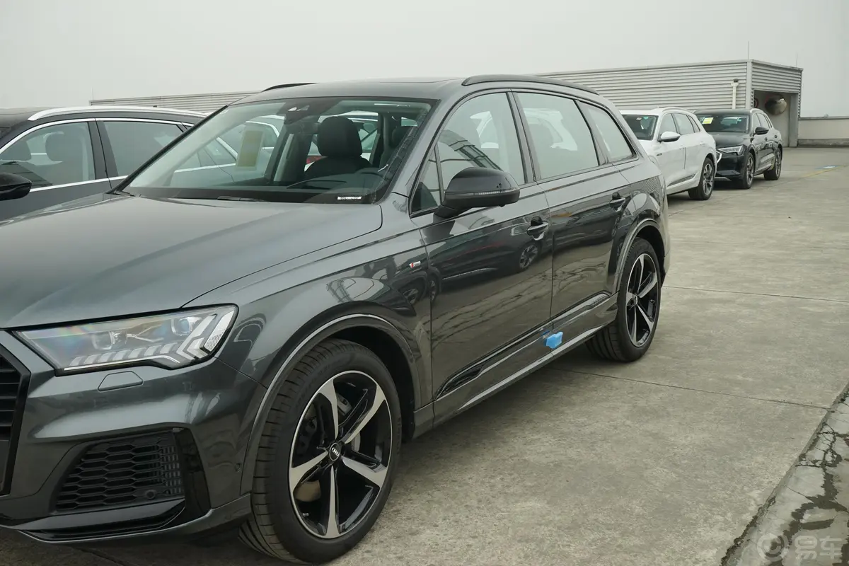 奥迪Q755 TFSI quattro S line 尊贵型外观