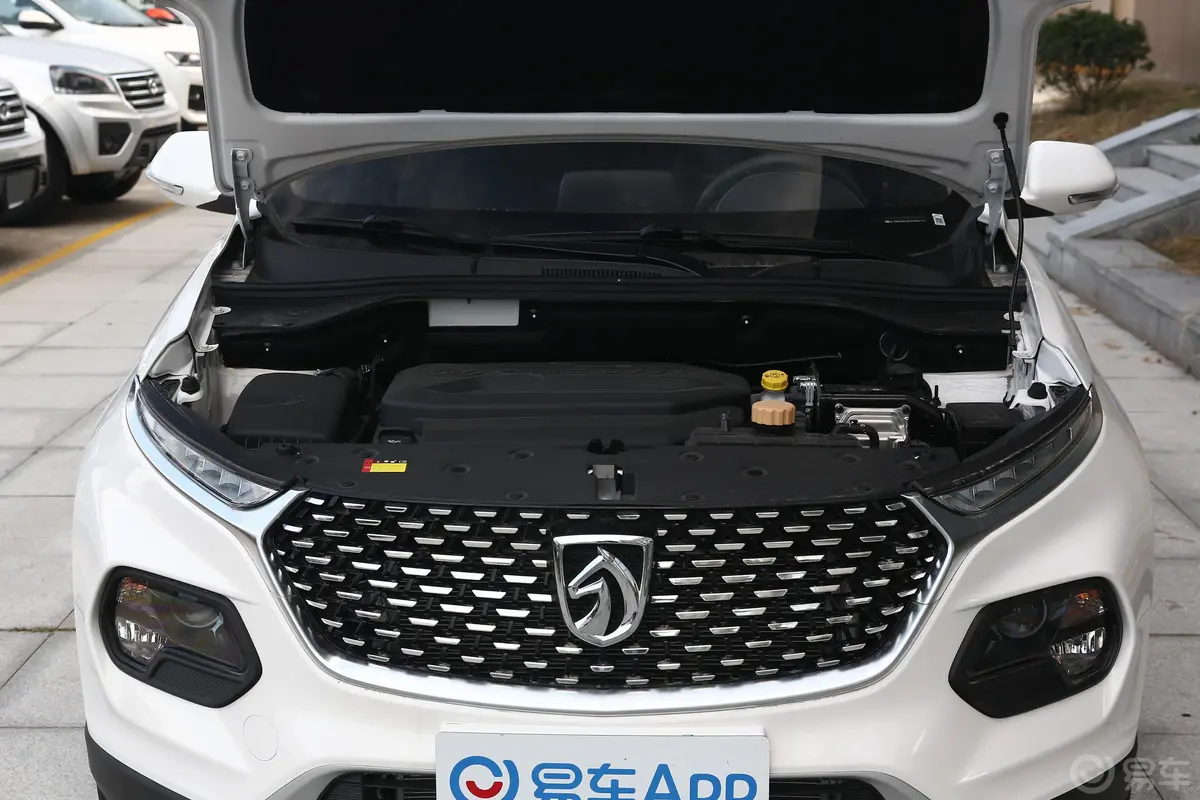 宝骏5101.5L CVT 百万纪念款发动机舱整体