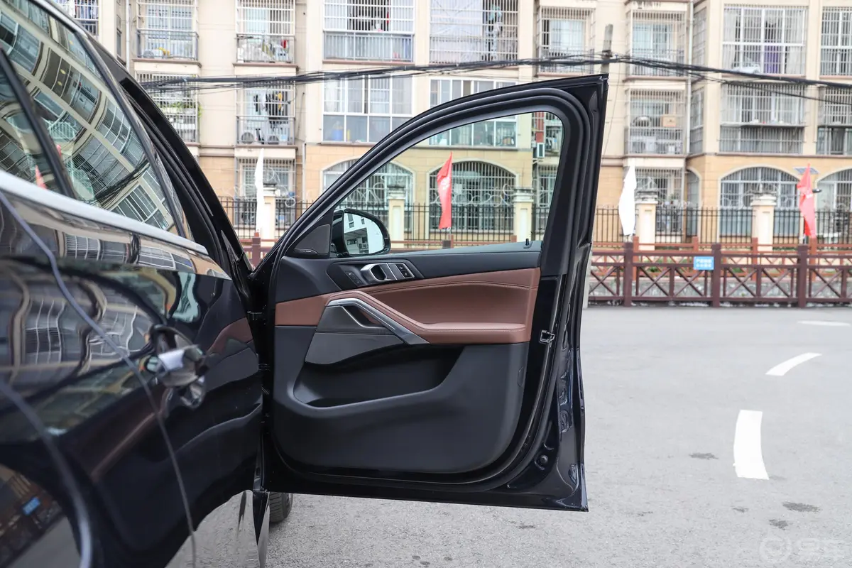 宝马X6xDrive40i 尊享型 M运动套装副驾驶员车门