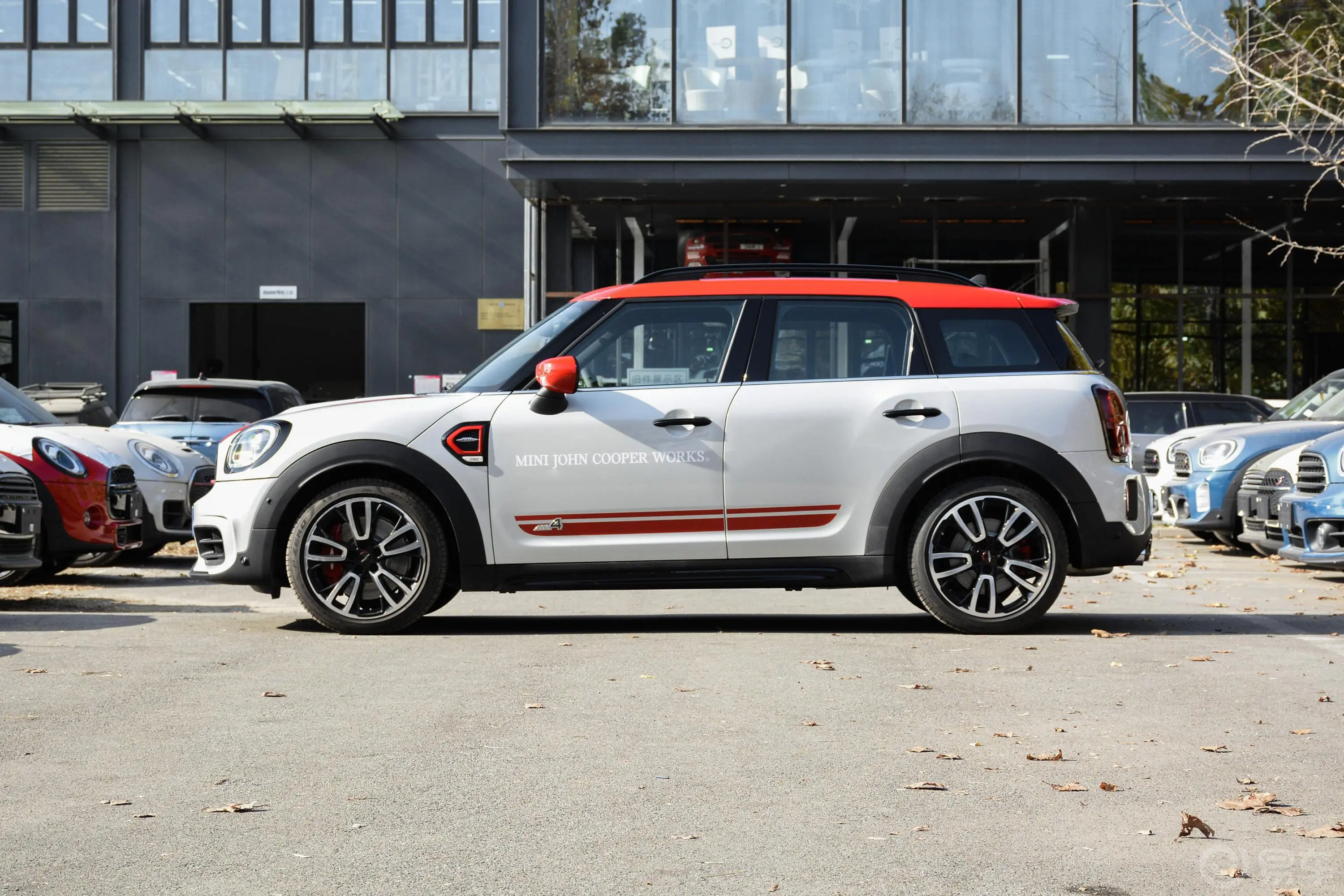 MINI JCW COUNTRYMAN2.0T JOHN COOPER WORKS ALL-IN正侧车头向左水平