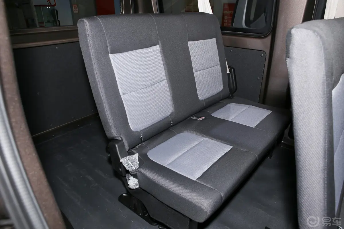 睿行M601.6L 手动 标准型CNG 6座 国VI第三排座椅
