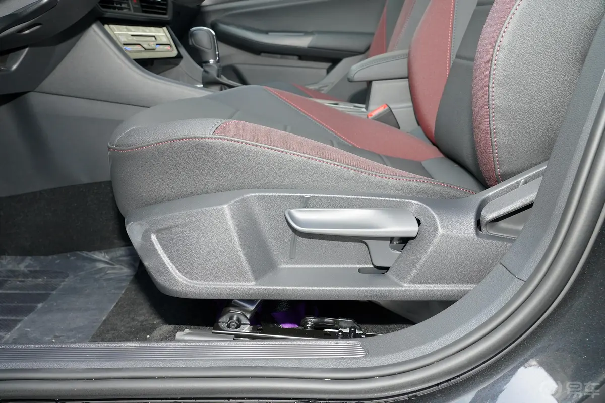 宝来1.5L 自动精英智联版主驾座椅调节