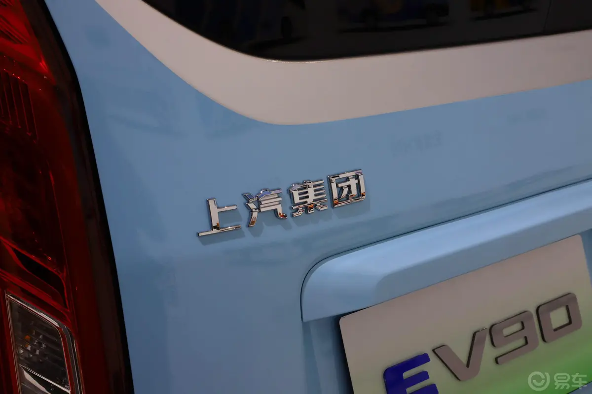 新途EV90非营运版客车 加长轴 88.55kWh 14座外观