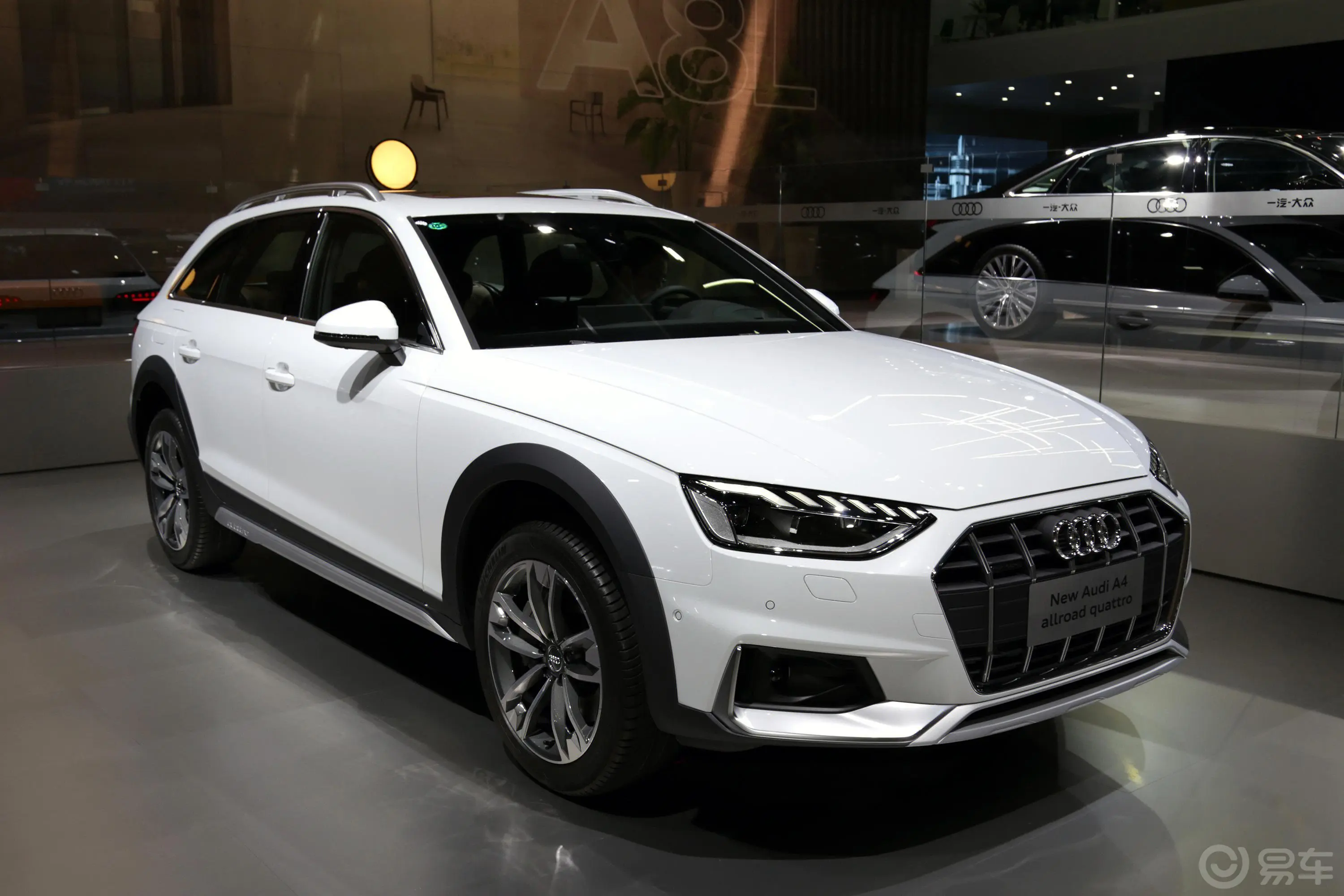 奥迪A4(进口)45TFSI allroad quattro 探索家版侧前45度车头向右水平