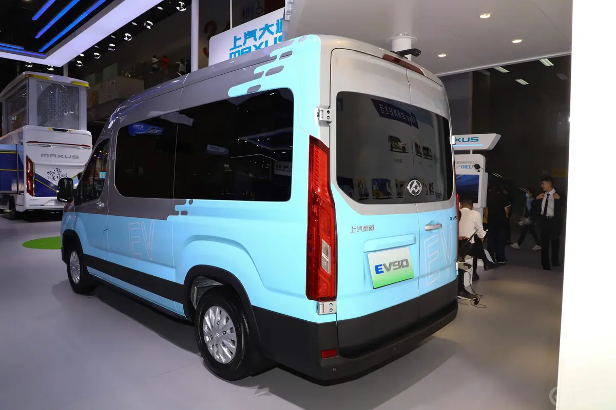 新途EV90非营运版客车 加长轴 88.55kWh 14座外观