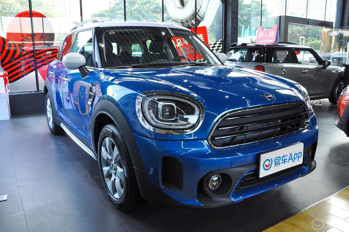 MINI COUNTRYMAN1.5T COOPER ALL4侧前45度车头向右水平