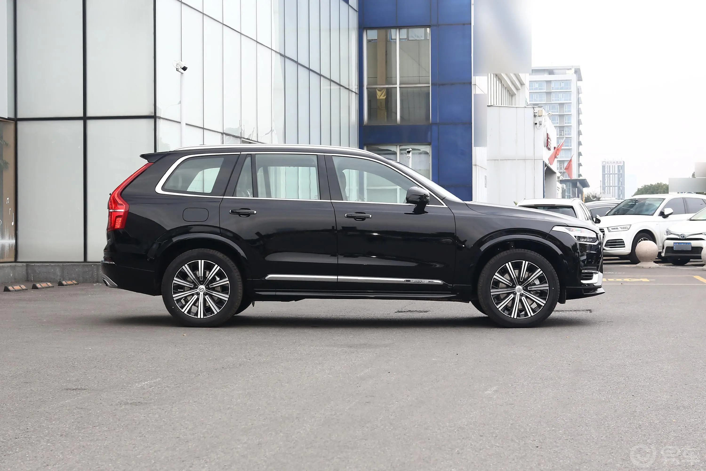 沃尔沃XC90新能源RECHARGE T8 智尊豪华版正侧车头向右水平