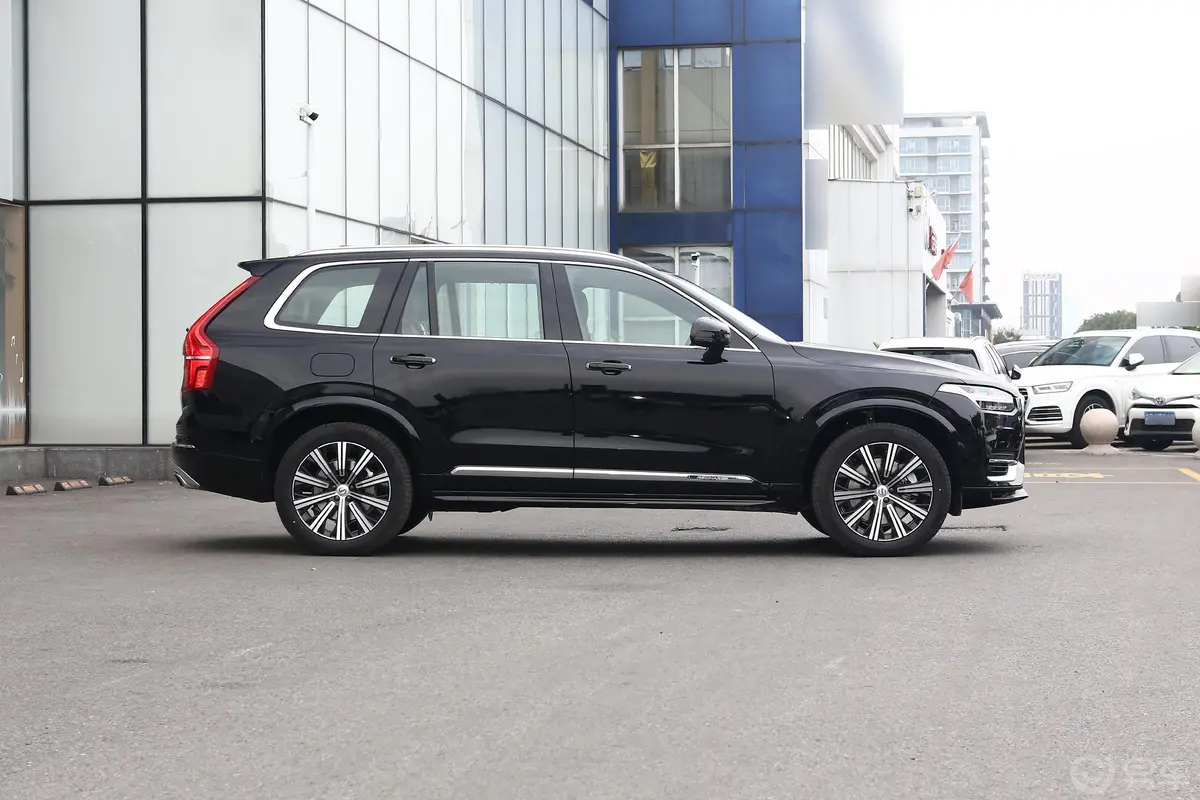 沃尔沃XC90新能源RECHARGE T8 智尊豪华版正侧车头向右水平