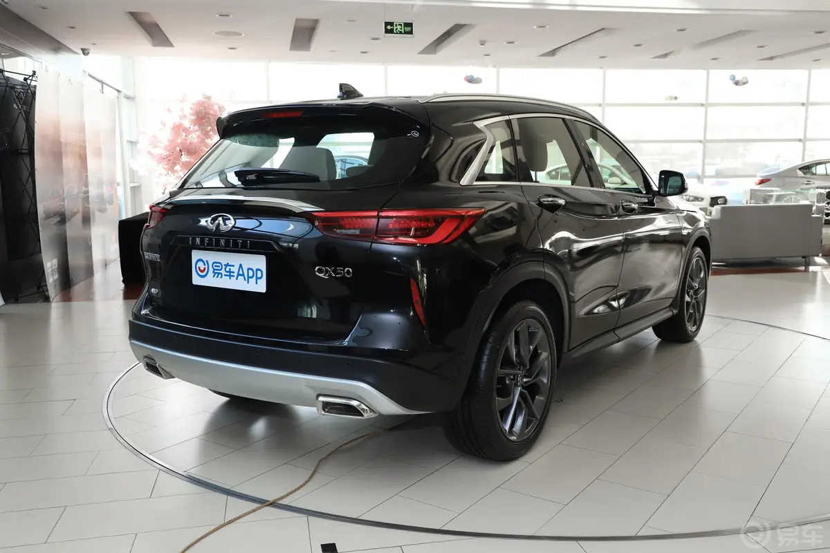 英菲尼迪QX502.0T 四驱 智能版侧后45度车头向右水平