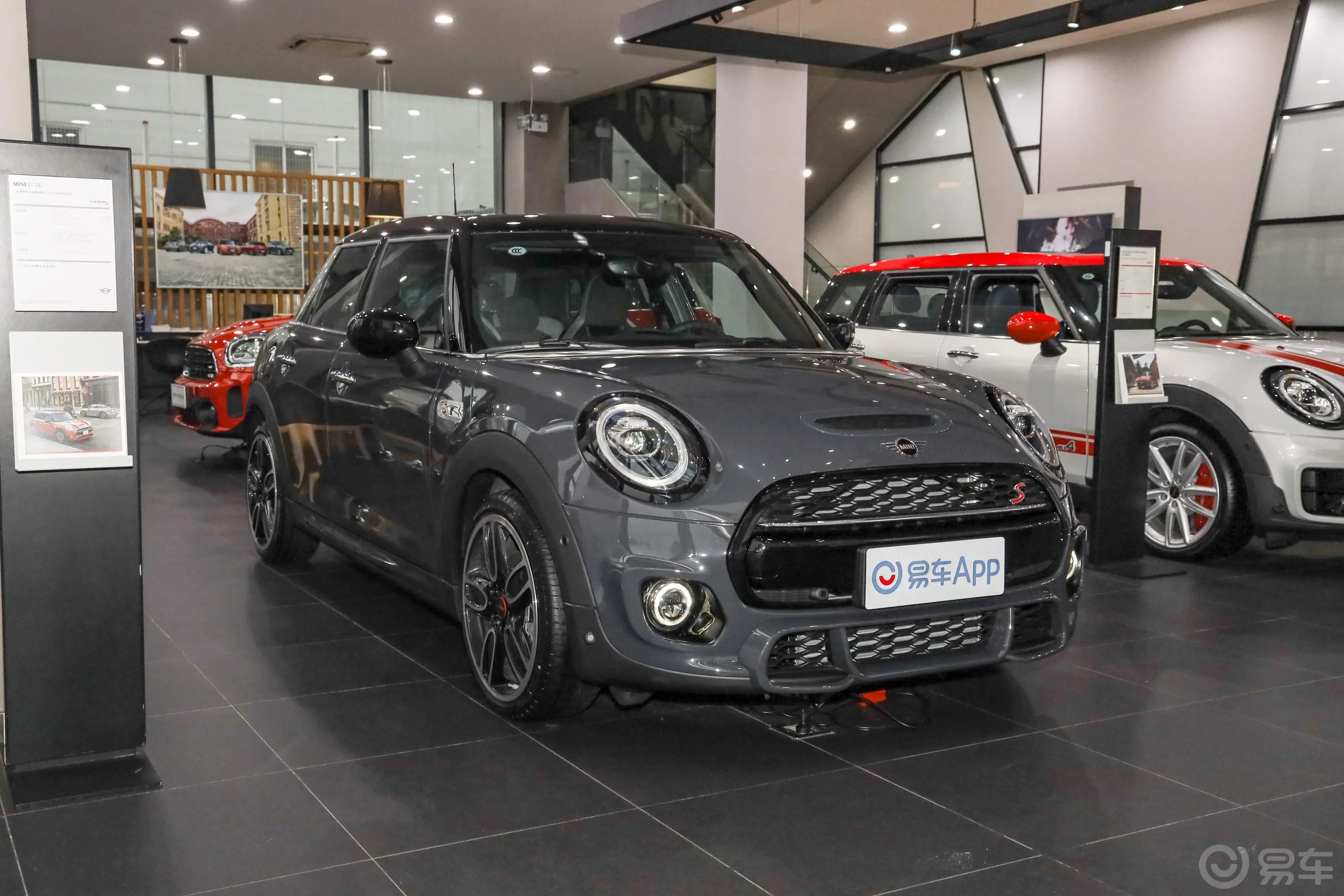 MINI2.0T COOPER S 赛车手 五门版侧前45度车头向右水平