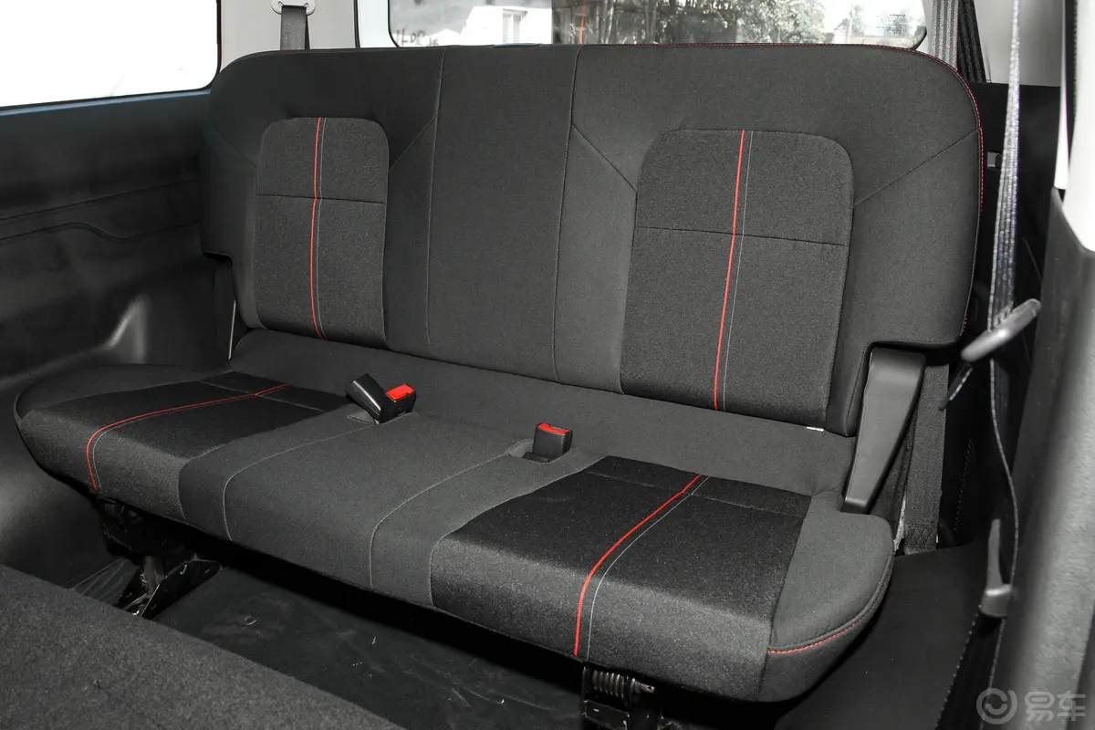 长安欧尚X70A改款 1.5L 手动 经典型第三排座椅