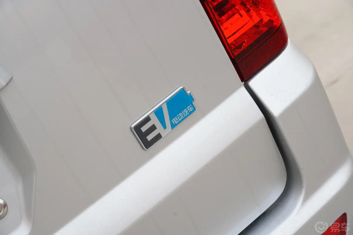 东风小康EC36双侧滑门 标准型宁德时代电池 41.86kWh外观