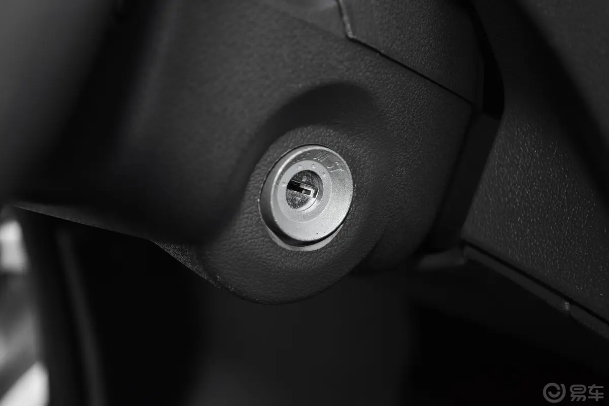 长安星卡EV单排货车标准型钥匙孔或一键启动按键