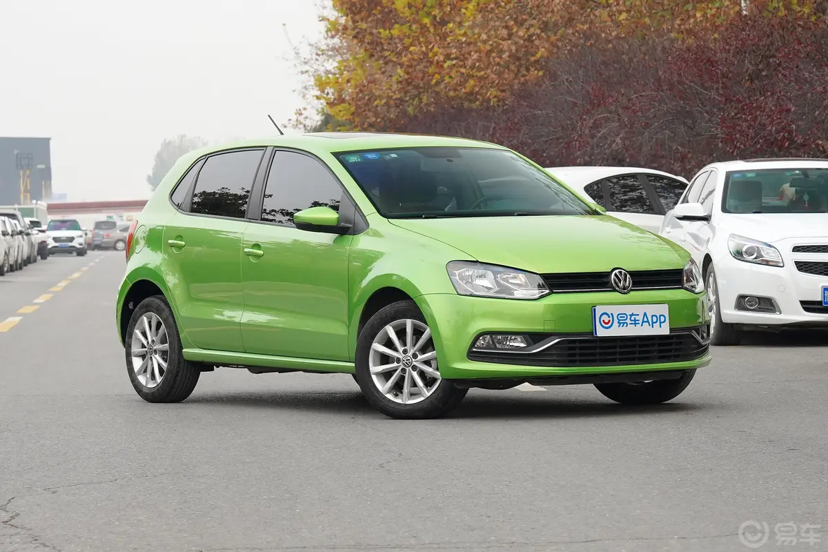 Polo1.6L 自动 豪华版侧前45度车头向右水平