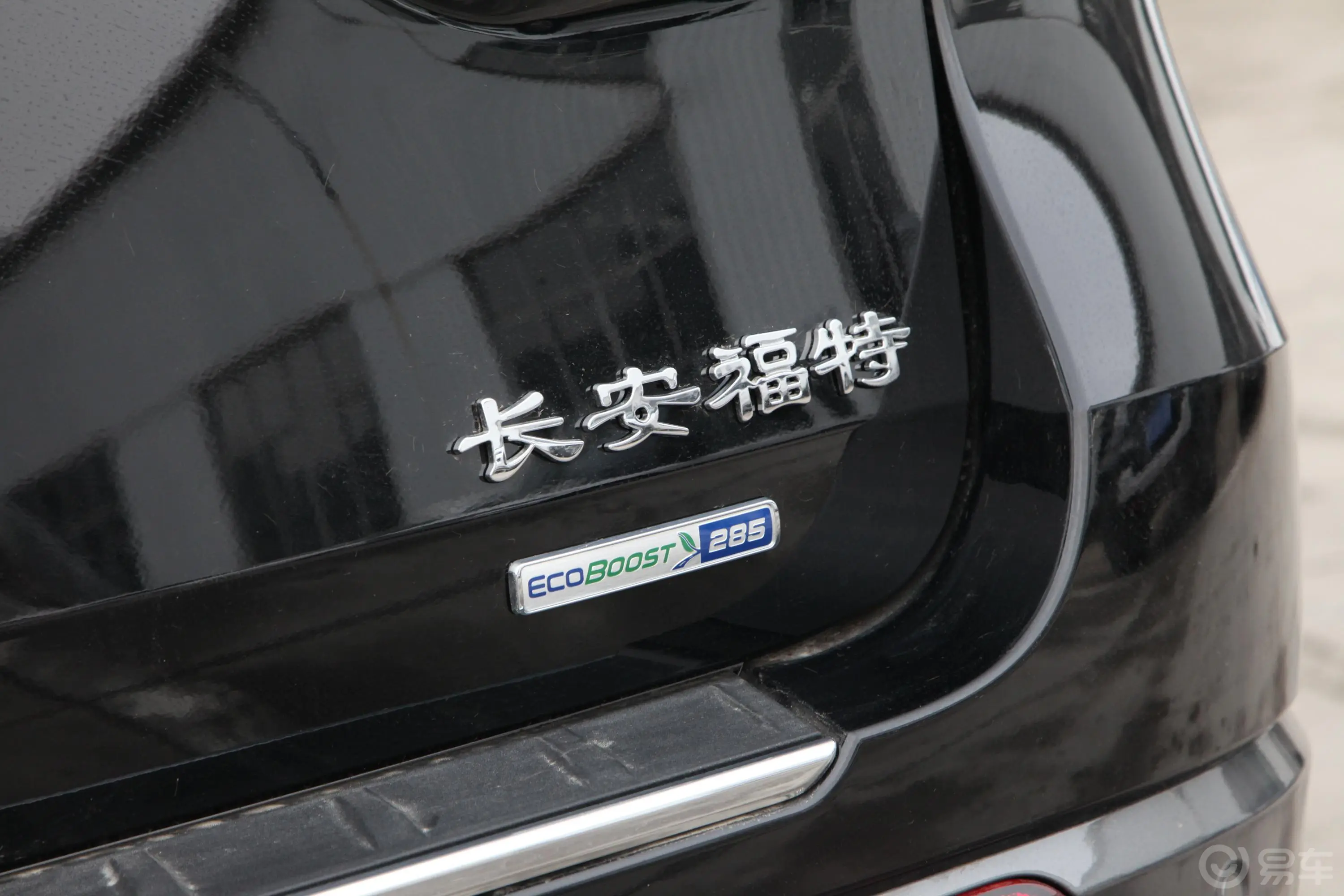 探险者EcoBoost 285 四驱钛金版 7座外观