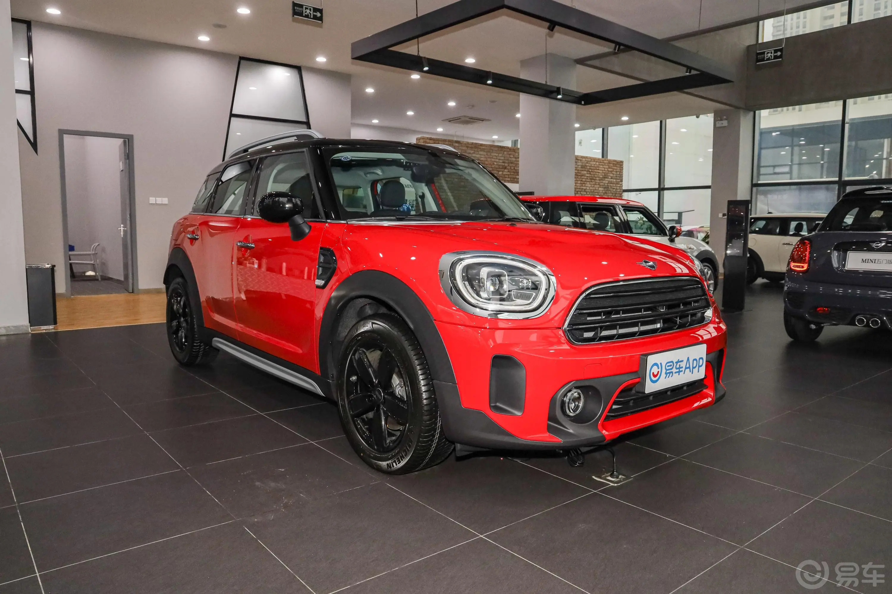 MINI COUNTRYMAN1.5T COOPER侧前45度车头向右水平