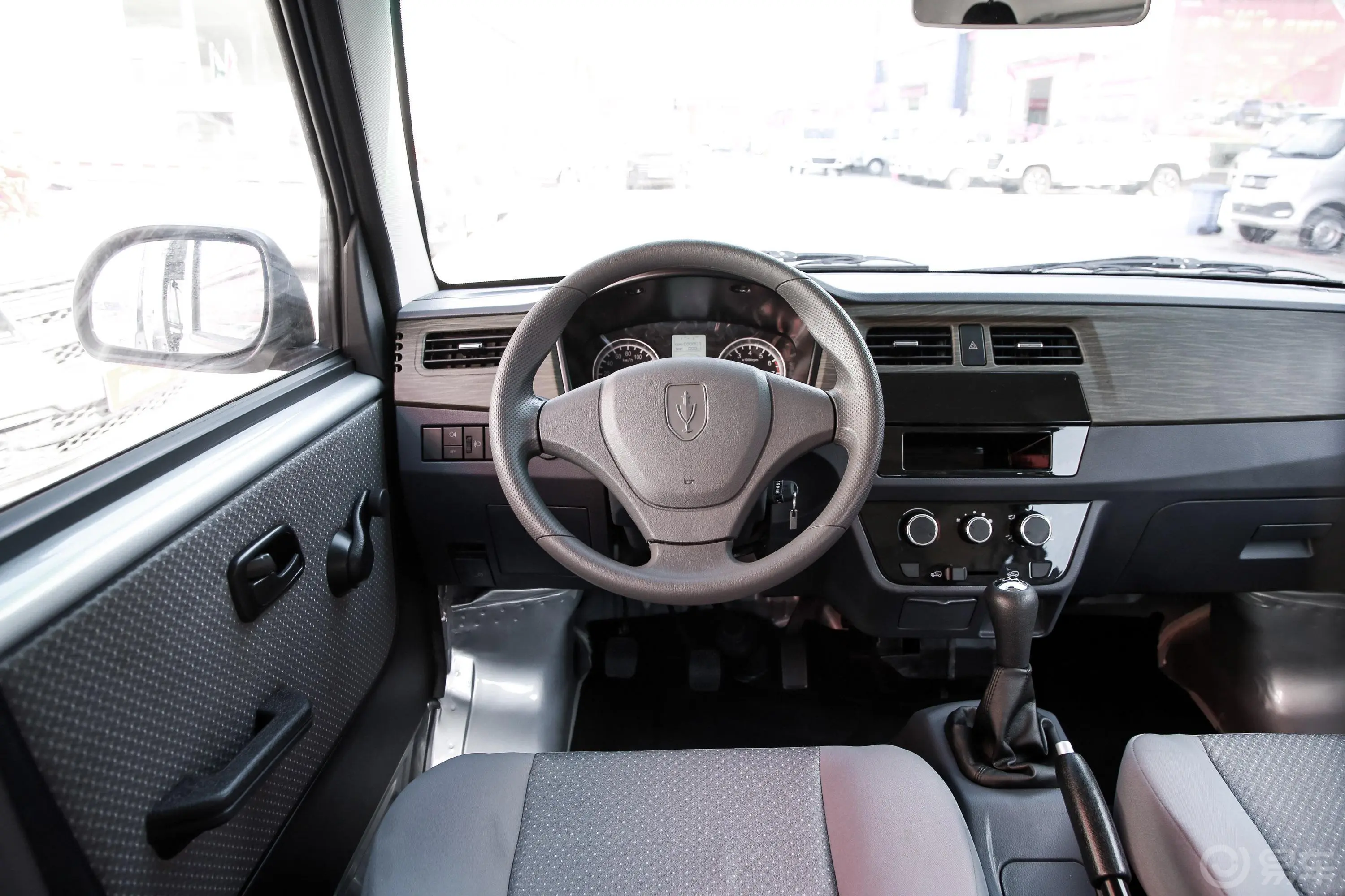 金杯小海狮X30客车 1.5L 手动 标准中央空调版 5/6/7座 国VI驾驶位区域