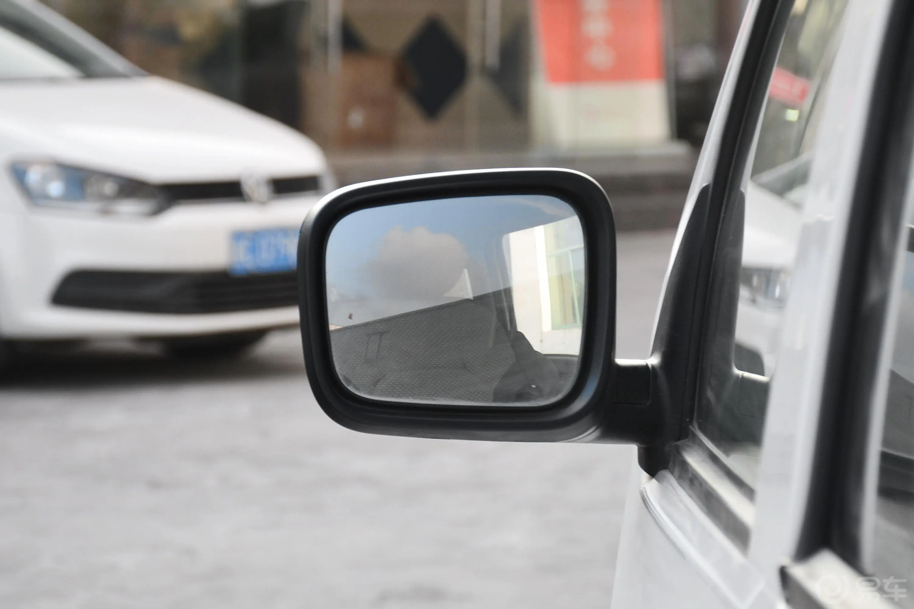 开沃D07创业者 多功能乘用车 磷酸铁锂40.32kWh后视镜镜面