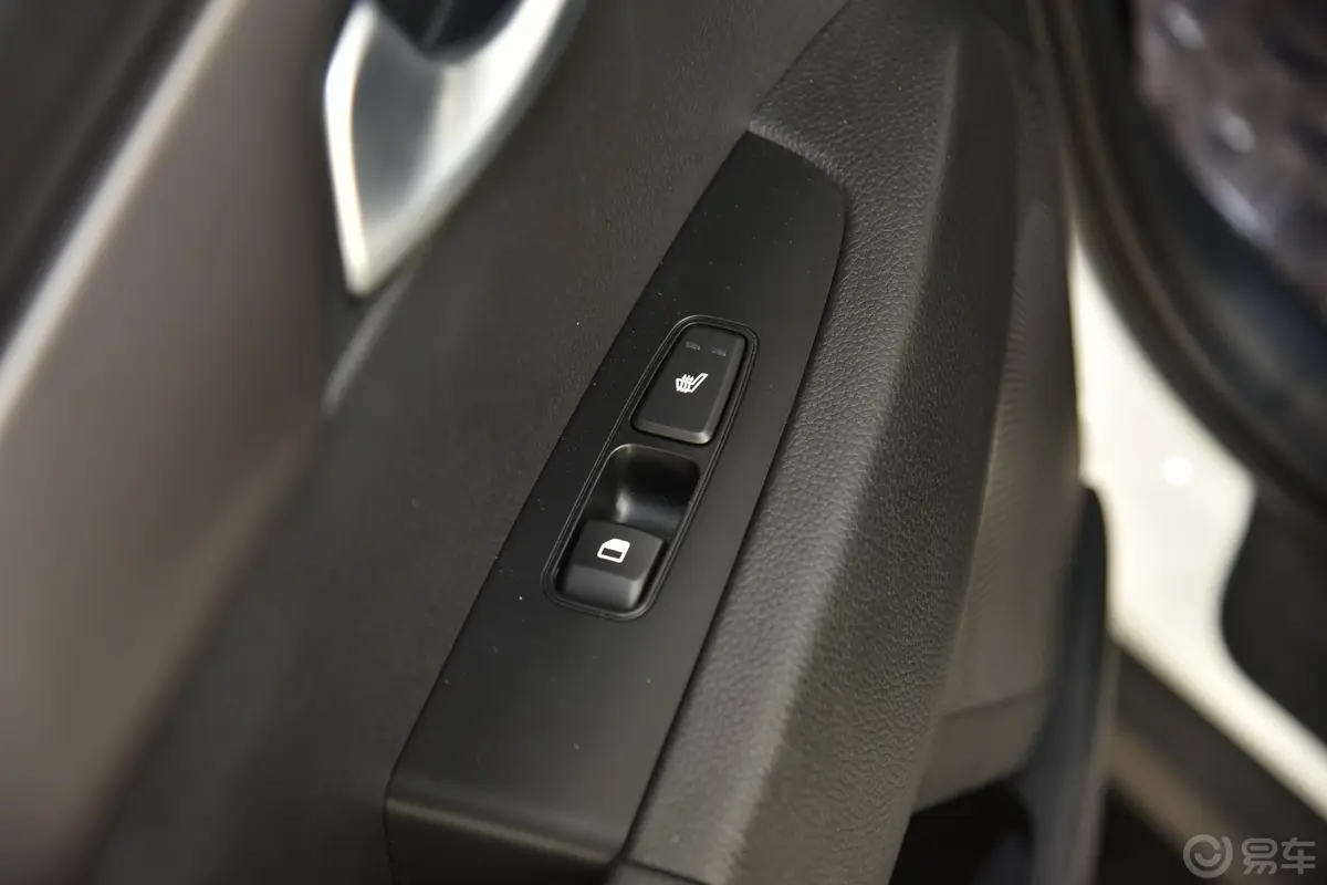 智跑加强款 2.0L 手自一体 两驱 智享豪华版后车窗调节