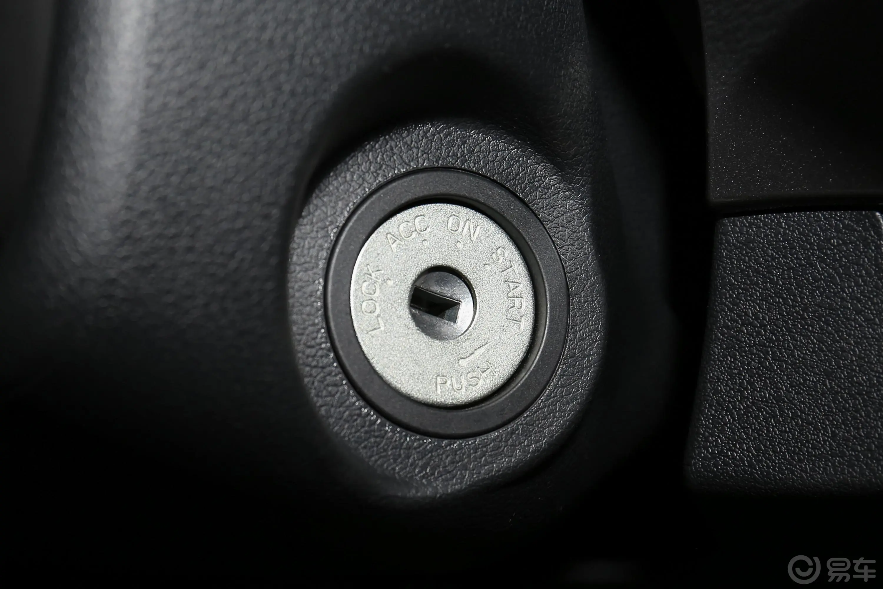 风骏52.4L 手动 大双 两驱 进取型 汽油钥匙孔或一键启动按键