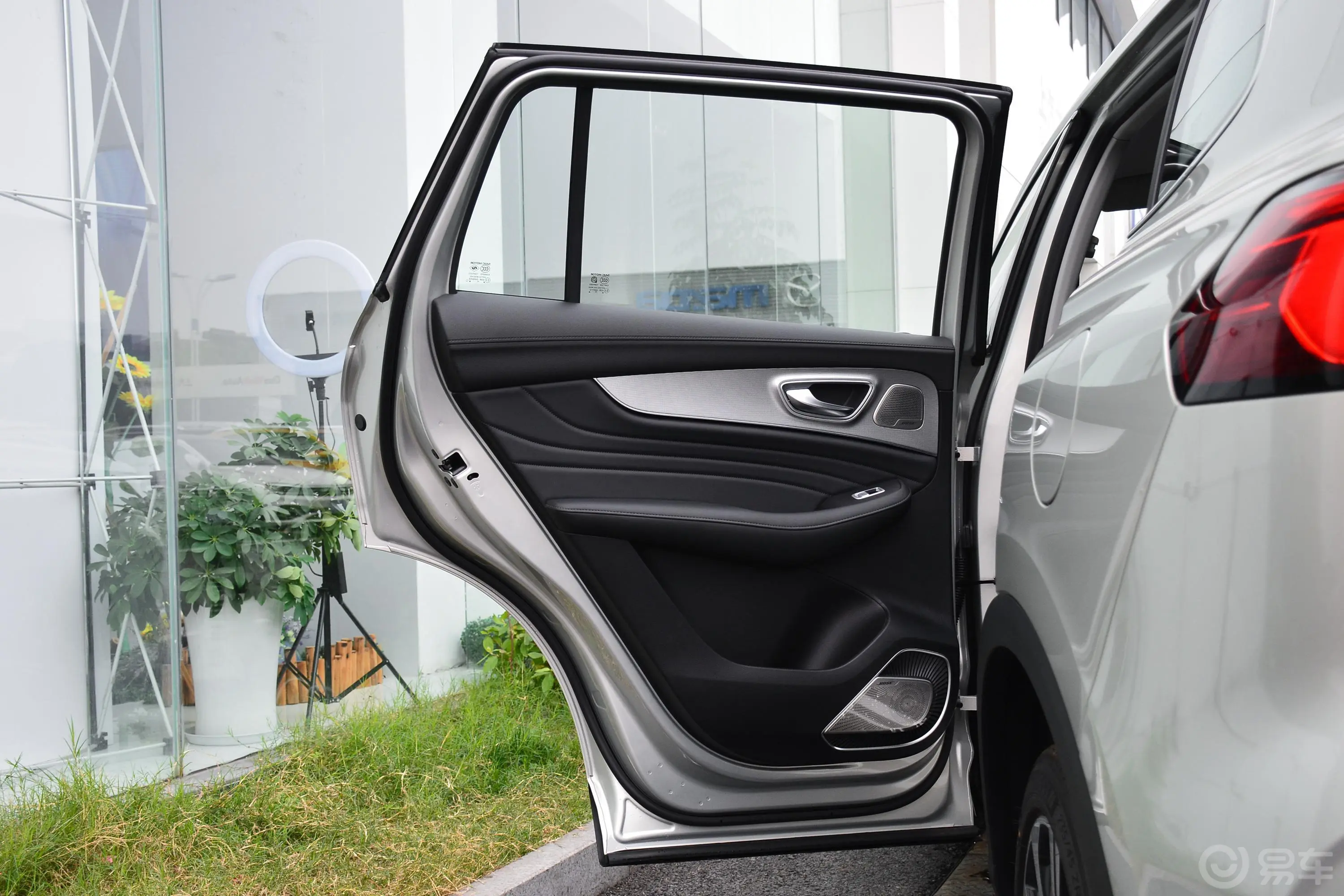 荣威RX5 MAXSupreme系列 2.0T 双离合 两驱 智能座舱尊荣版驾驶员侧后车门
