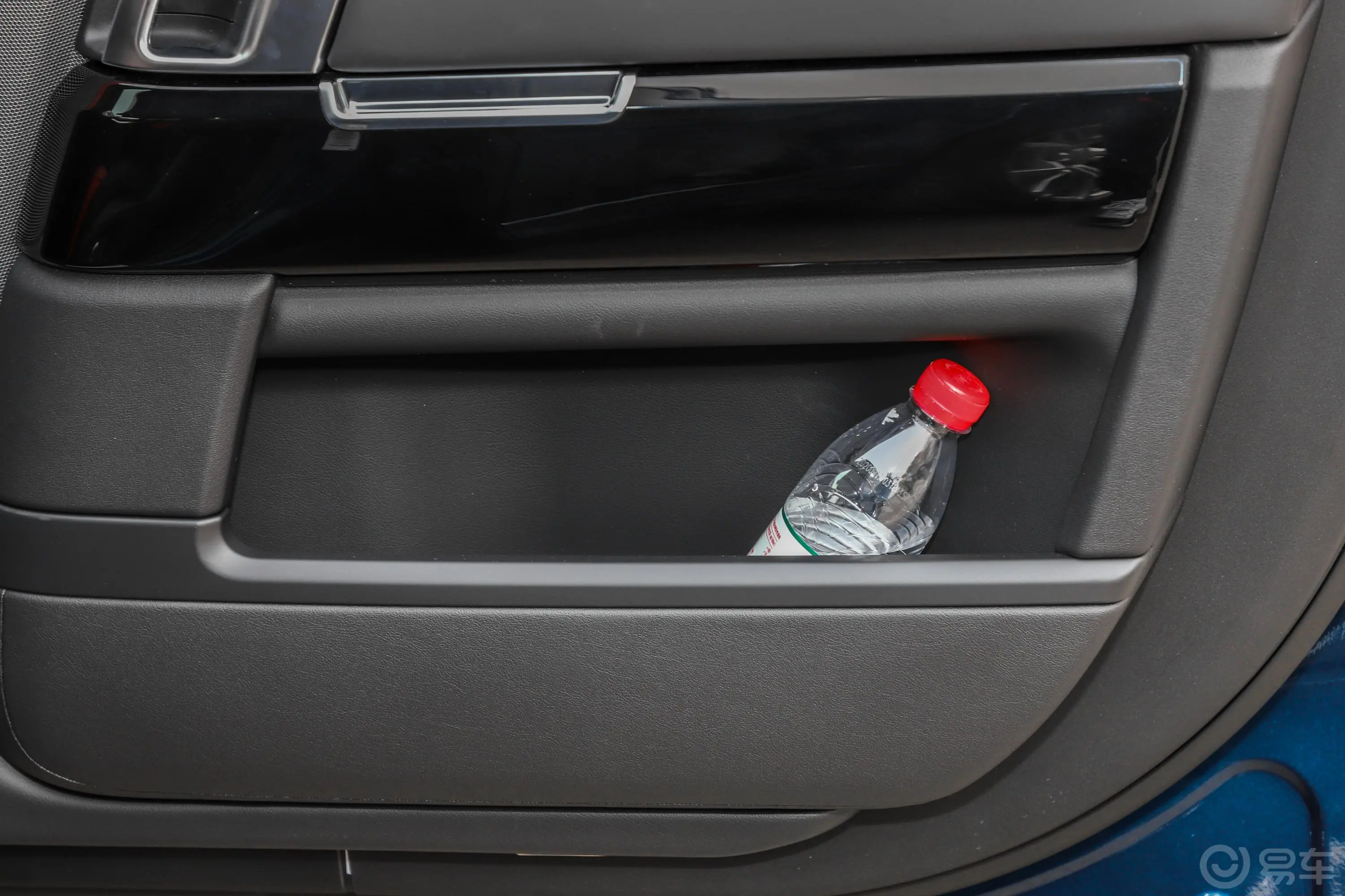 揽胜运动5.0 V8 SVR内饰
