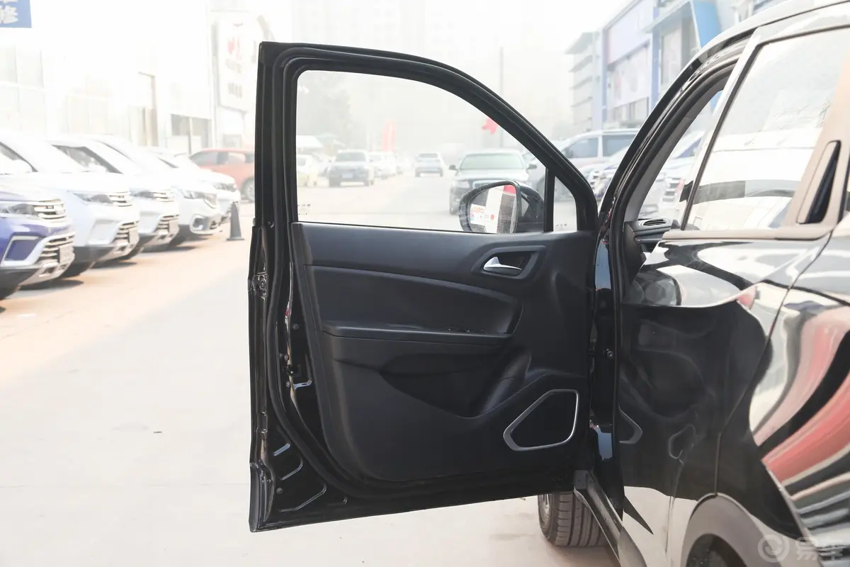 中华V3运动版 1.6L 手动 舒适星空版驾驶员侧前车门