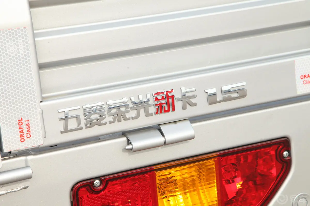 五菱荣光新卡汽车下乡版 1.5L 手动单排标准型外观