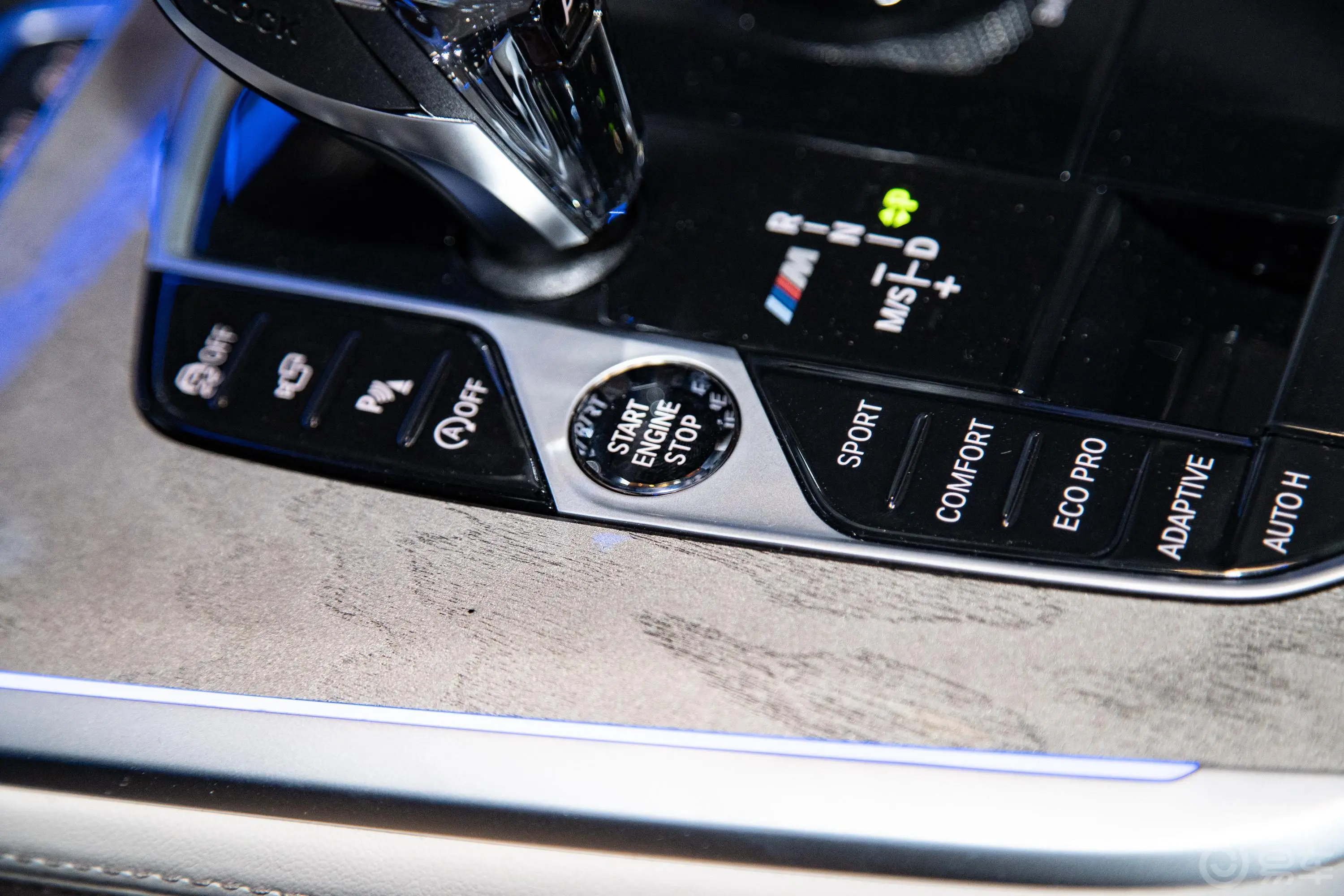 宝马X7xDrive M50i钥匙孔或一键启动按键