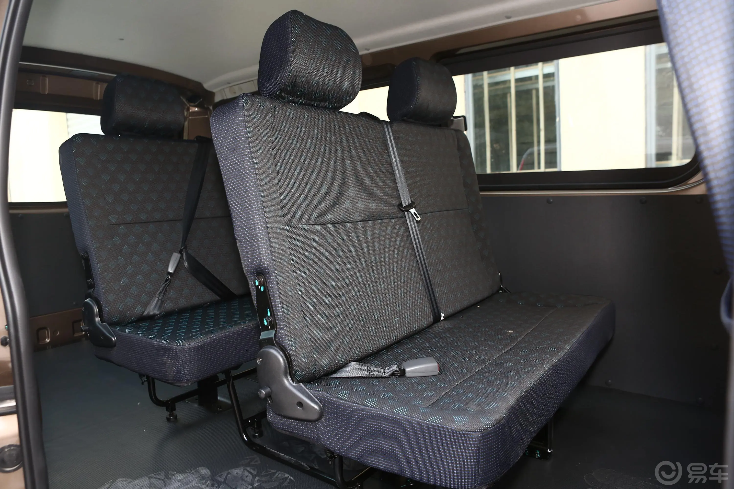 风景G5多用途乘用车 2.4L 手动 长轴平顶 低配版 6座 国VI后排座椅