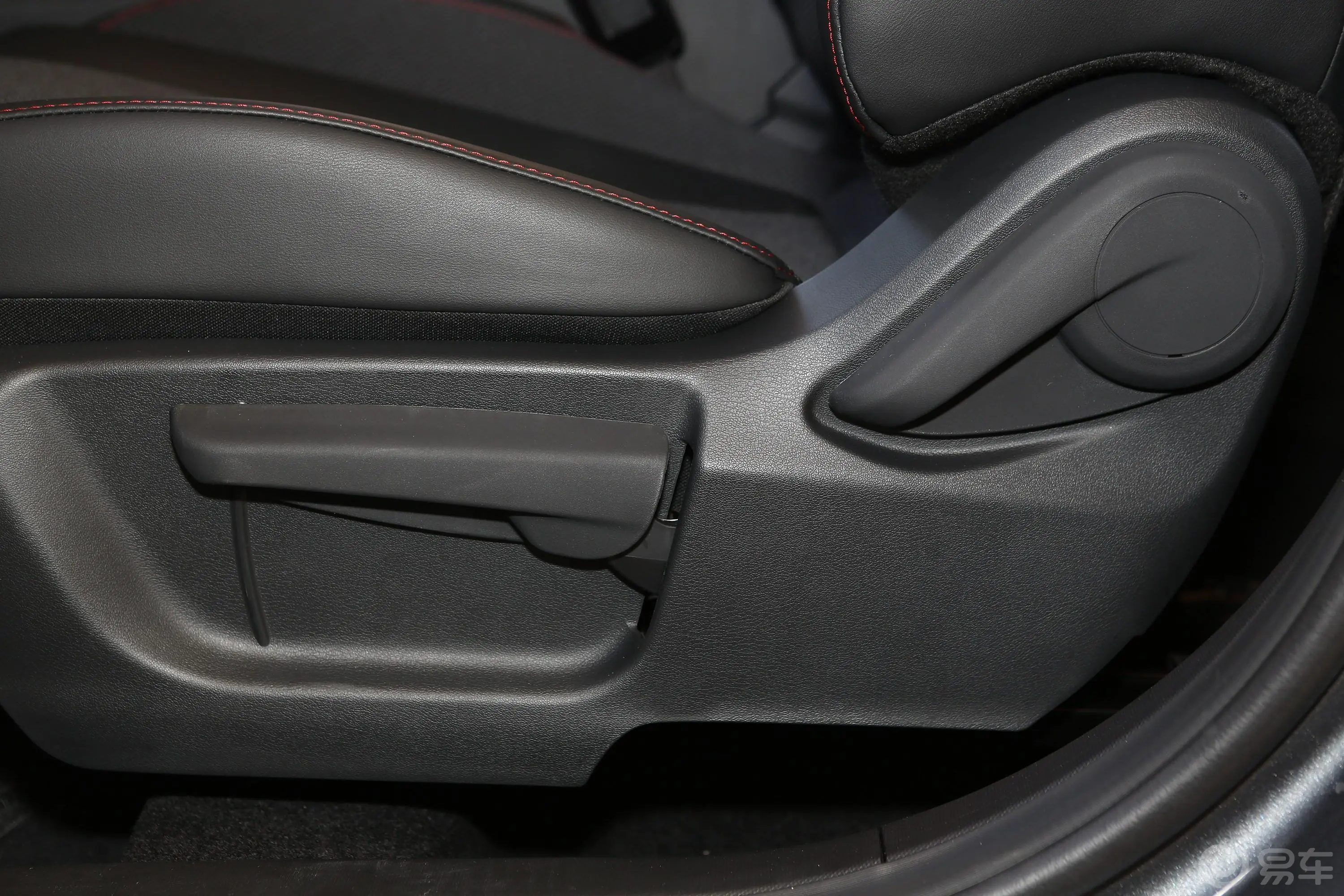 长安欧尚X51.6L CVT尊贵型主驾座椅调节