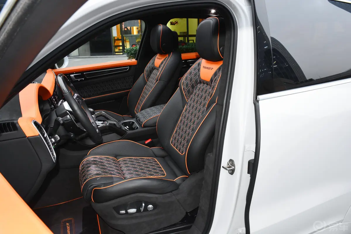 迈莎锐Cayenne3.0T Black Carbon驾驶员座椅