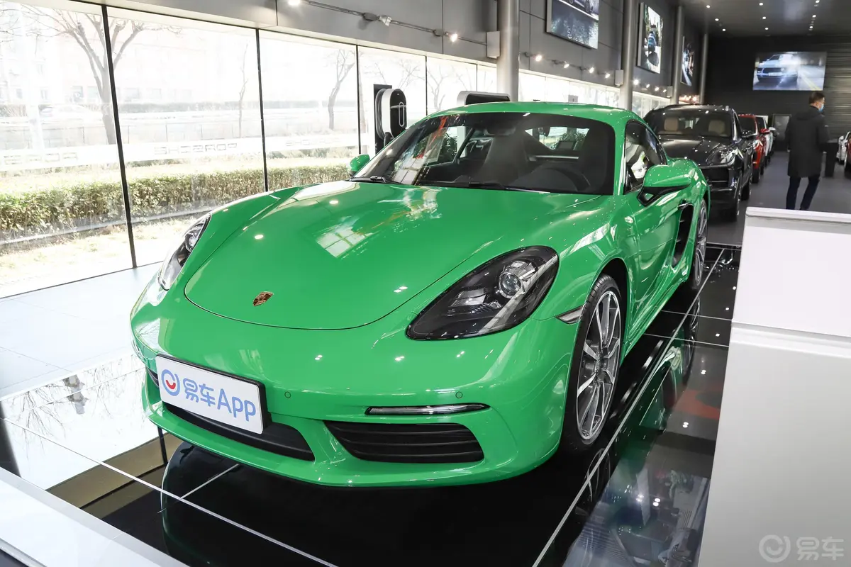 保时捷718Cayman 2.0T侧前45度车头向左水平