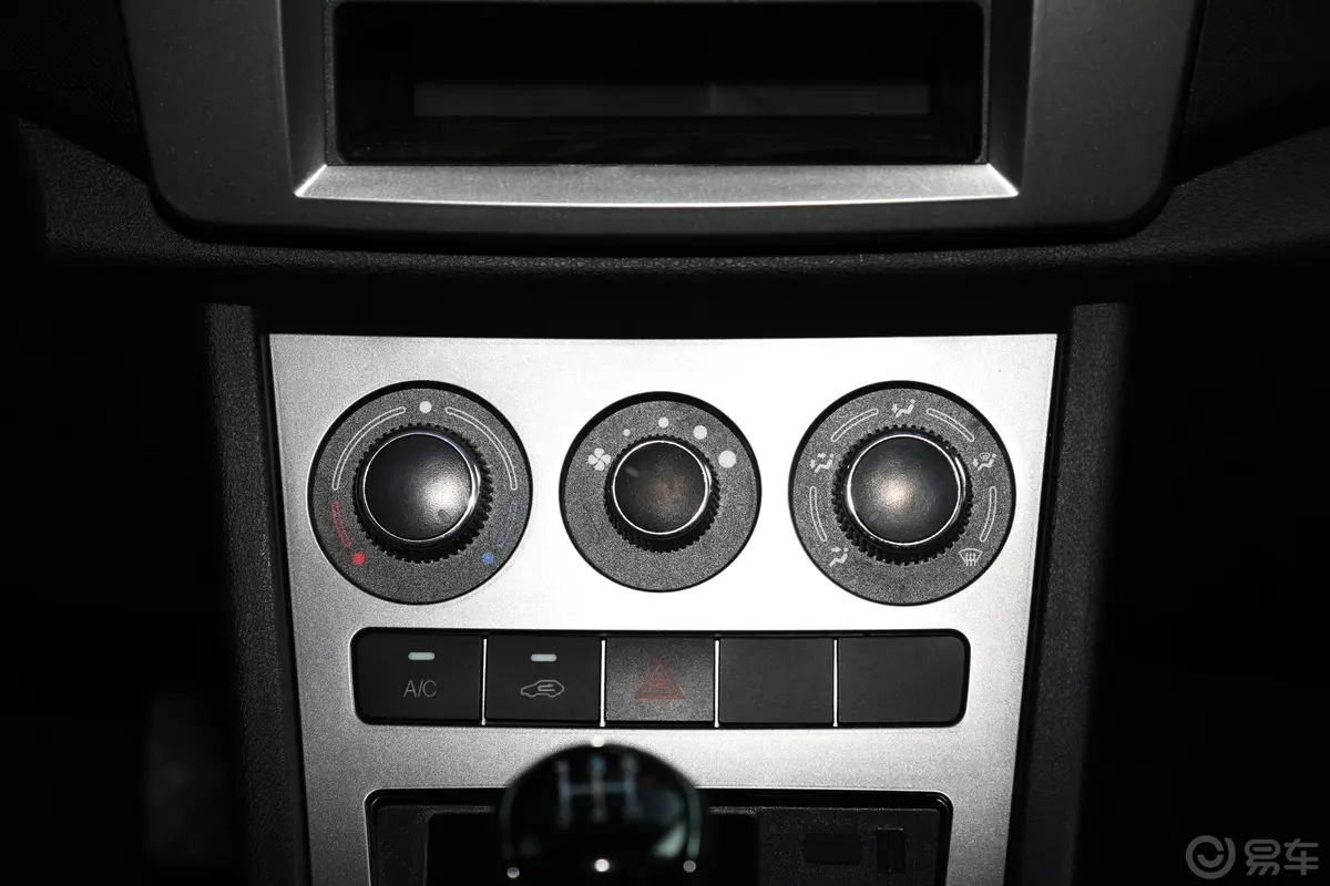 斯派卡改款 1.5L 手动 舒适型空调