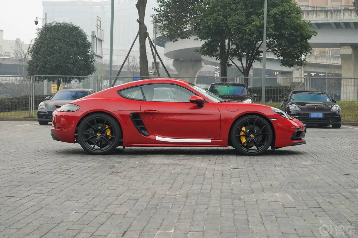 保时捷718Cayman GTS 2.5T正侧车头向右水平