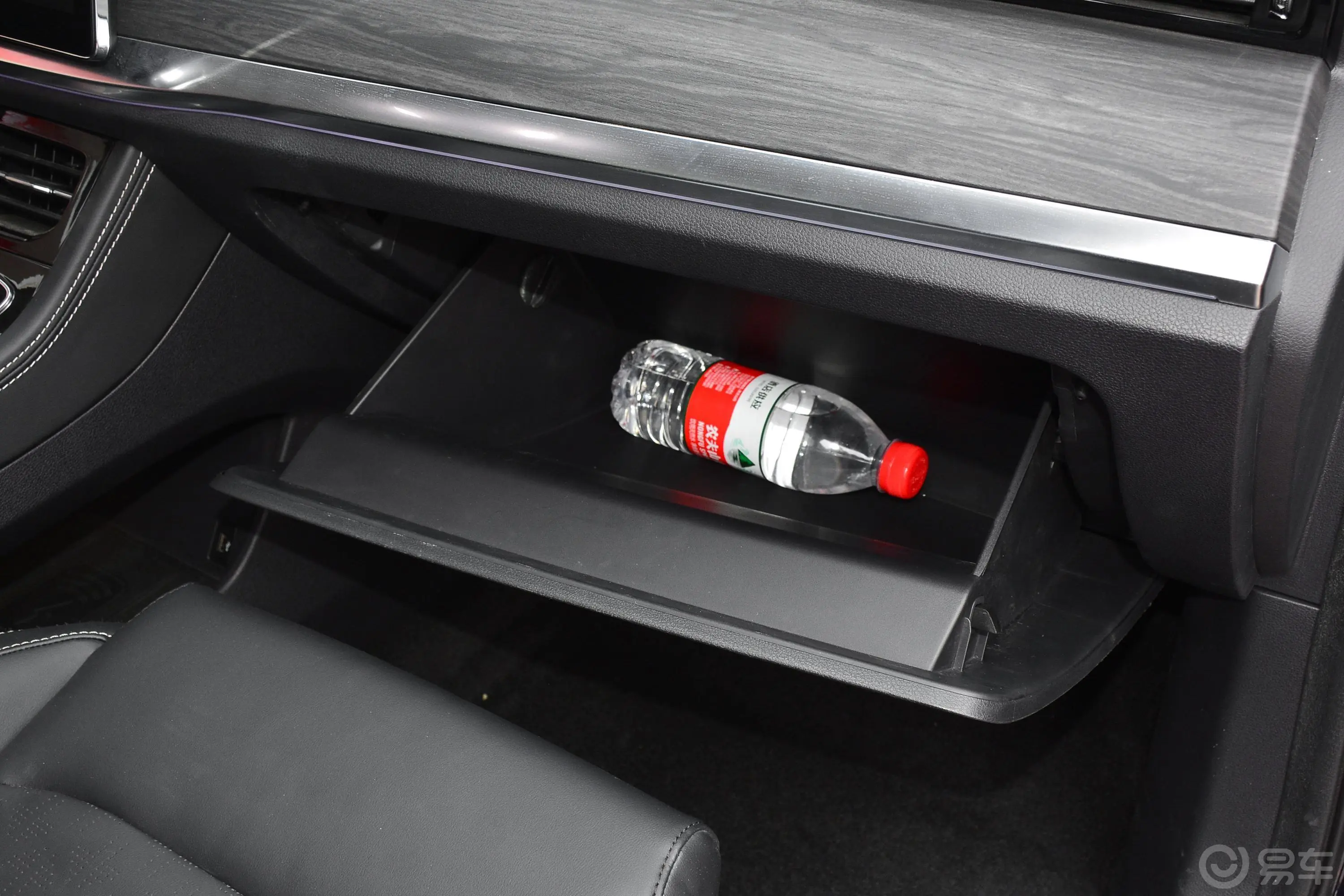 天美汽车ET5净心智慧版410km手套箱空间水瓶横置