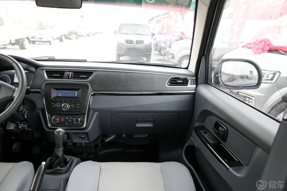 金杯小海狮X30客车 1.5L 手动 舒适无空调版 5/6/7座 国VI副驾驶位区域