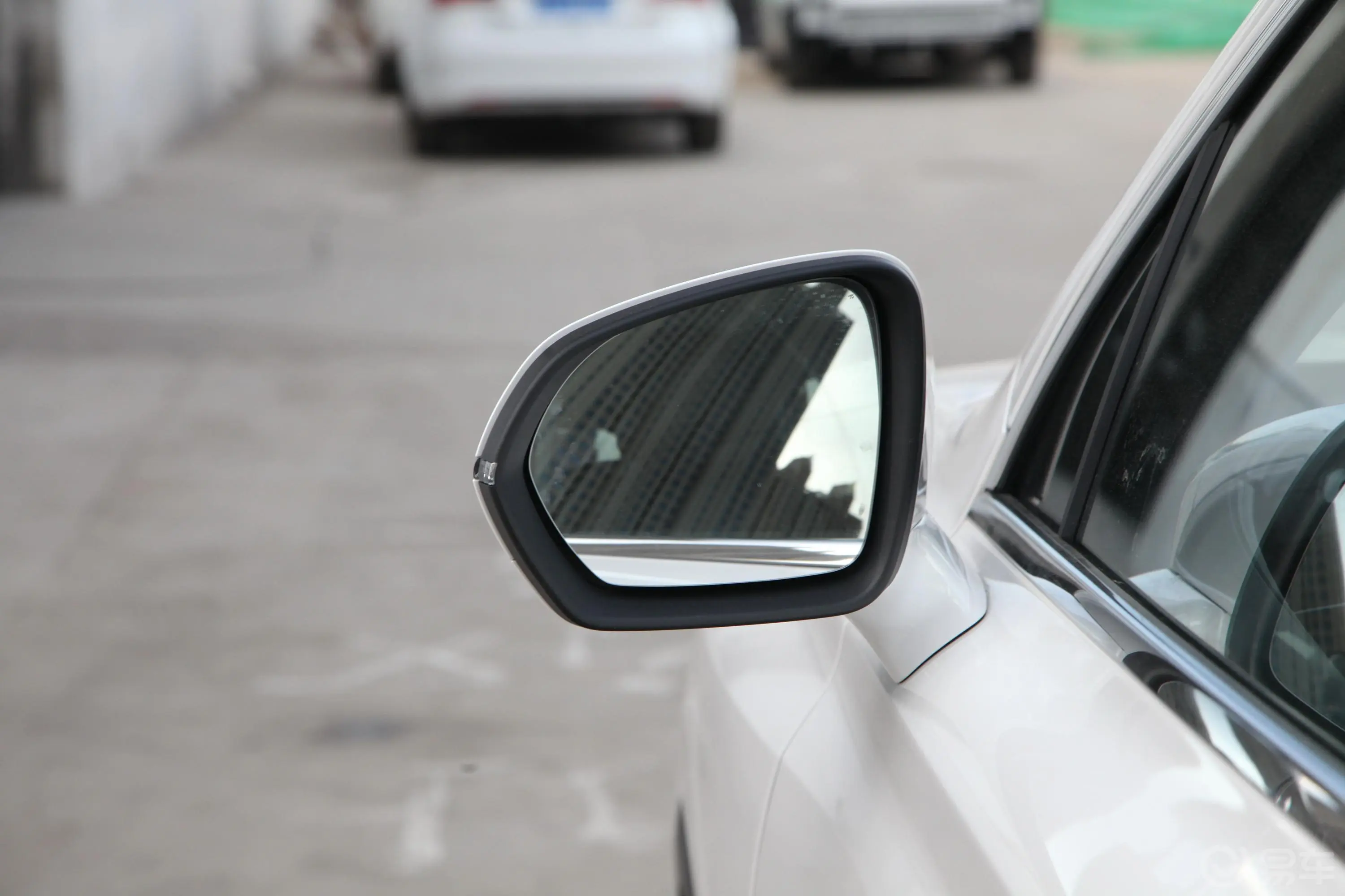 荣威RX5 MAXSupreme系列 2.0T 双离合 两驱 豪华座舱版后视镜镜面
