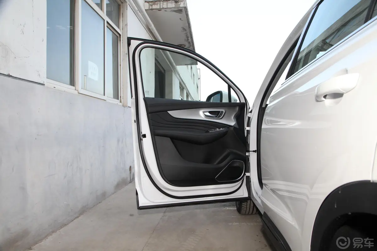 荣威RX5 MAXSupreme系列 2.0T 双离合 两驱 豪华座舱版驾驶员侧前车门